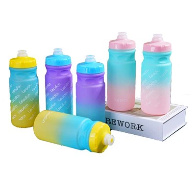 Bottiglia d'acqua in plastica da 500 ml di plastica personalizzata gratuita